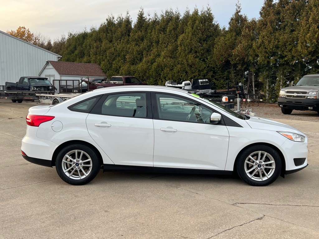 2016 Ford Focus Image 6