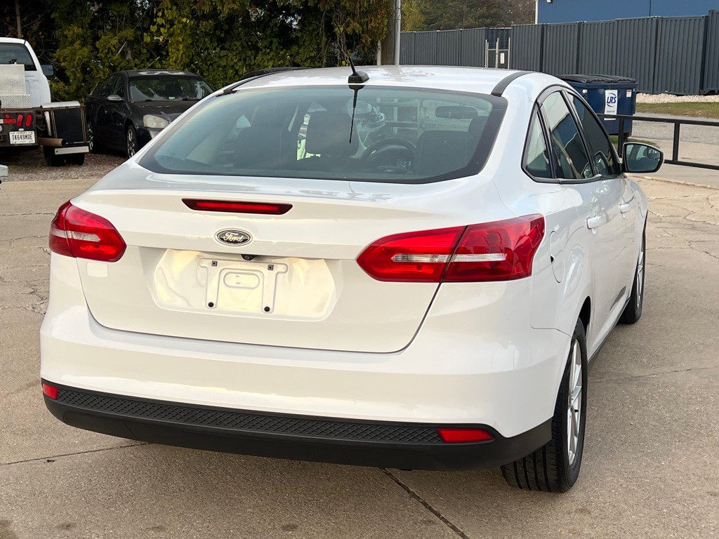 2016 Ford Focus Image 8