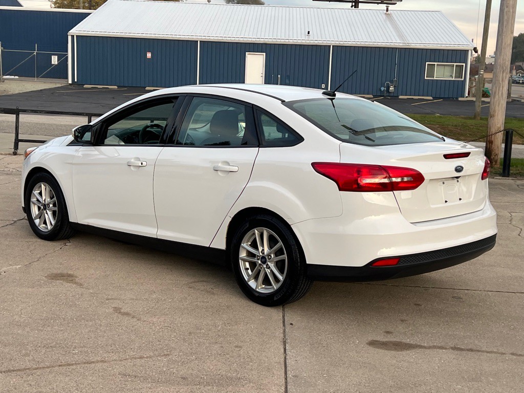 2016 Ford Focus Image 11