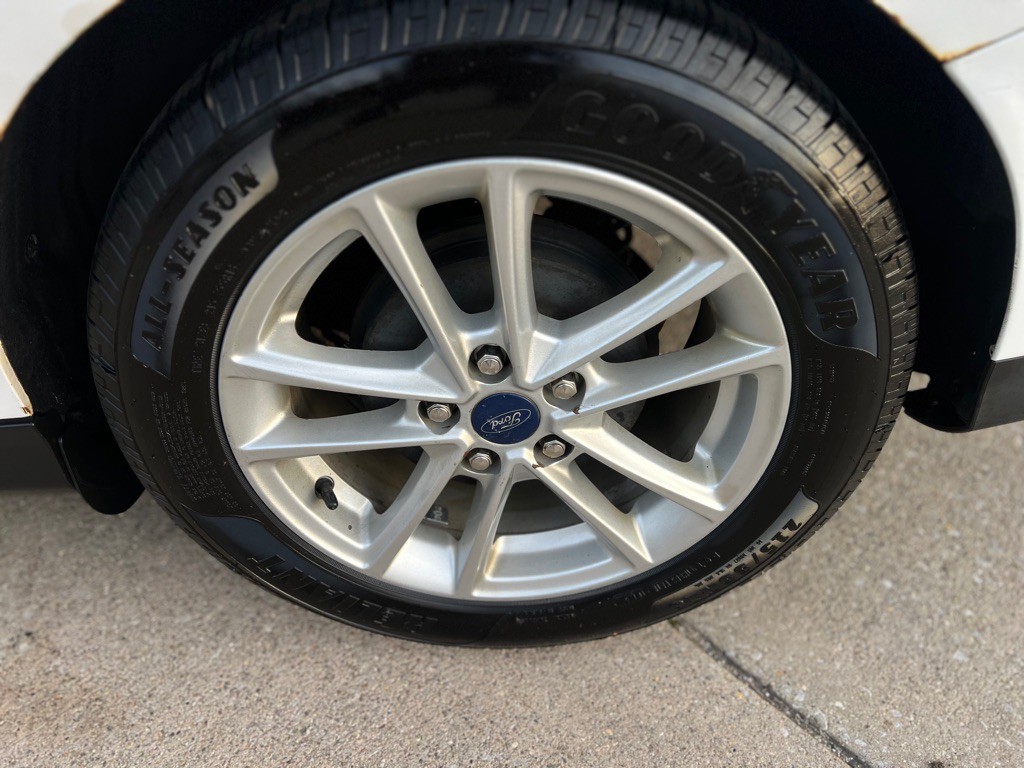 2016 Ford Focus Image 13