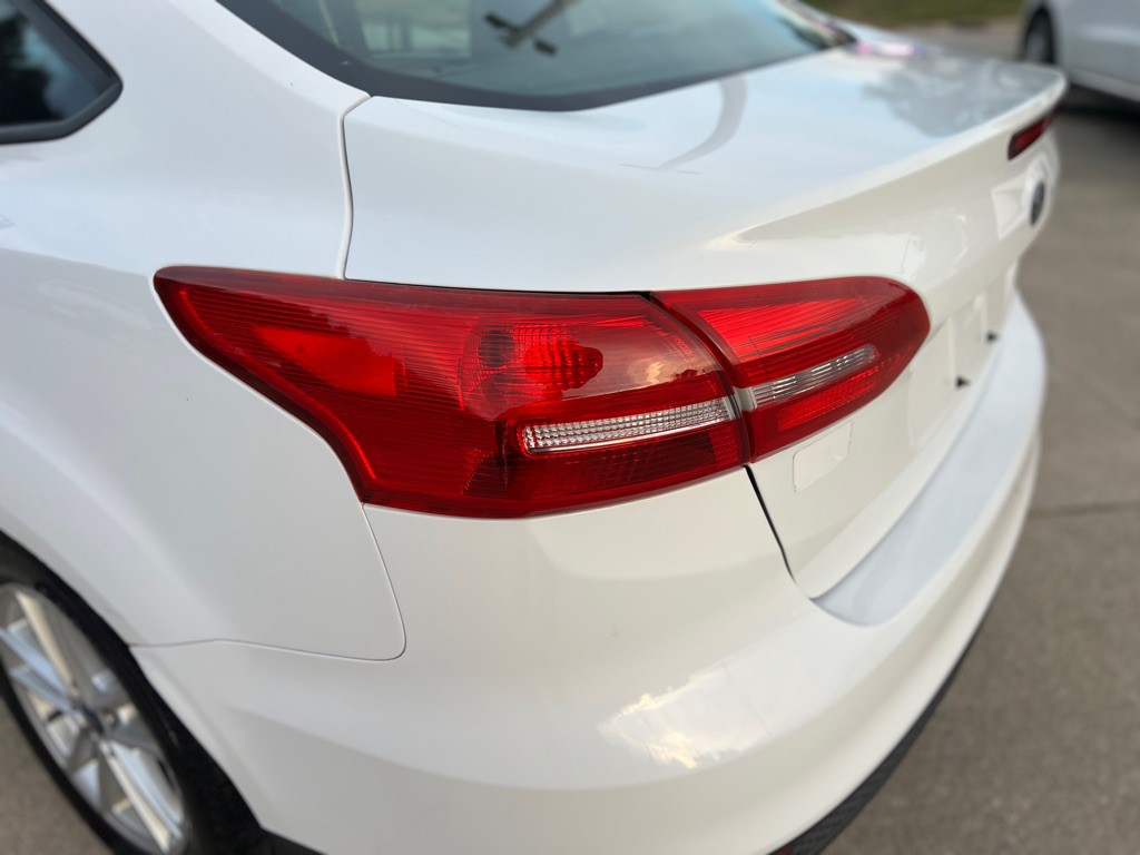 2016 Ford Focus Image 14