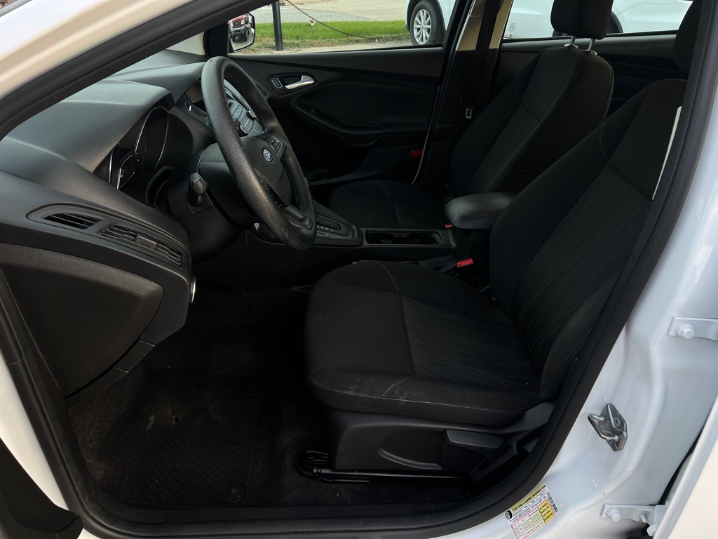 2016 Ford Focus Image 18