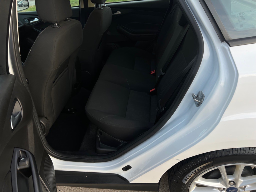 2016 Ford Focus Image 25