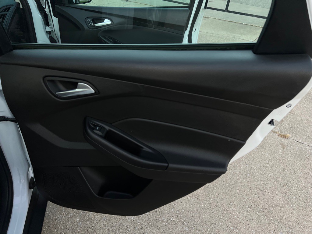 2016 Ford Focus Image 28