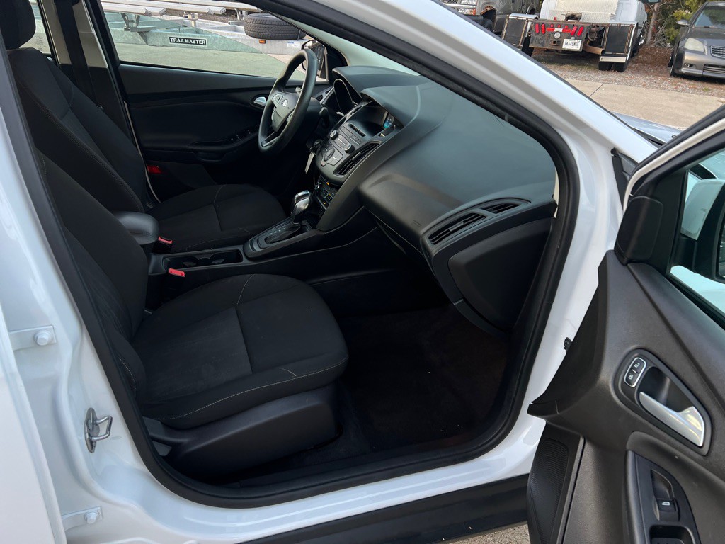 2016 Ford Focus Image 33