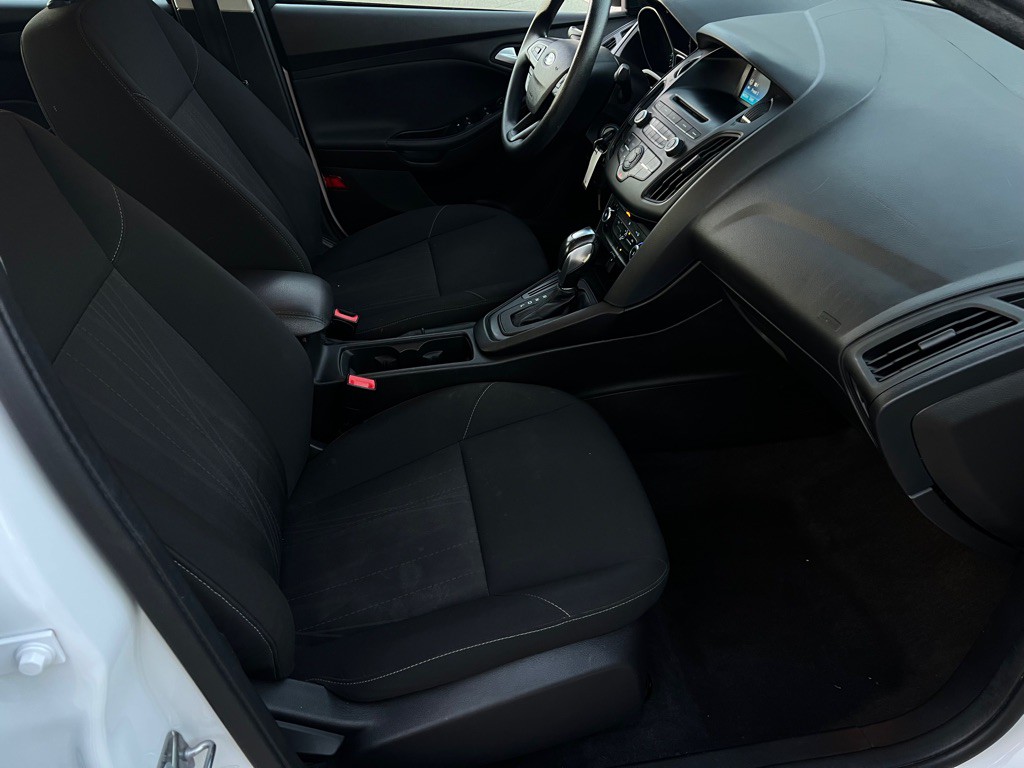 2016 Ford Focus Image 34