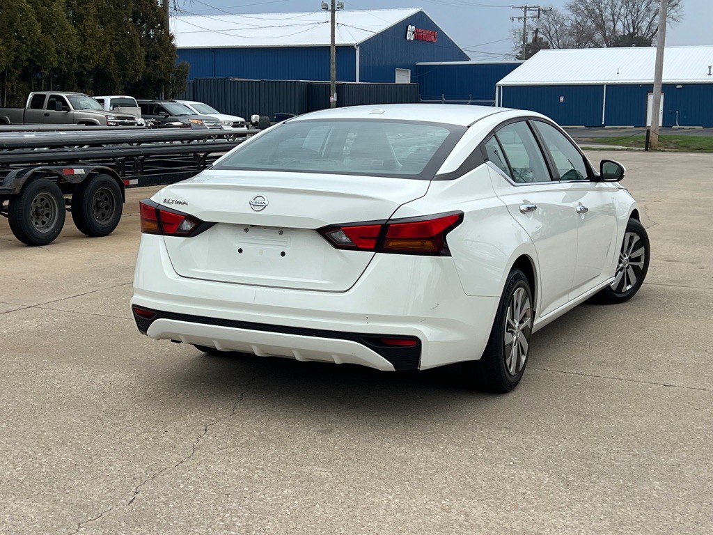 2020 Nissan Altima Image 8