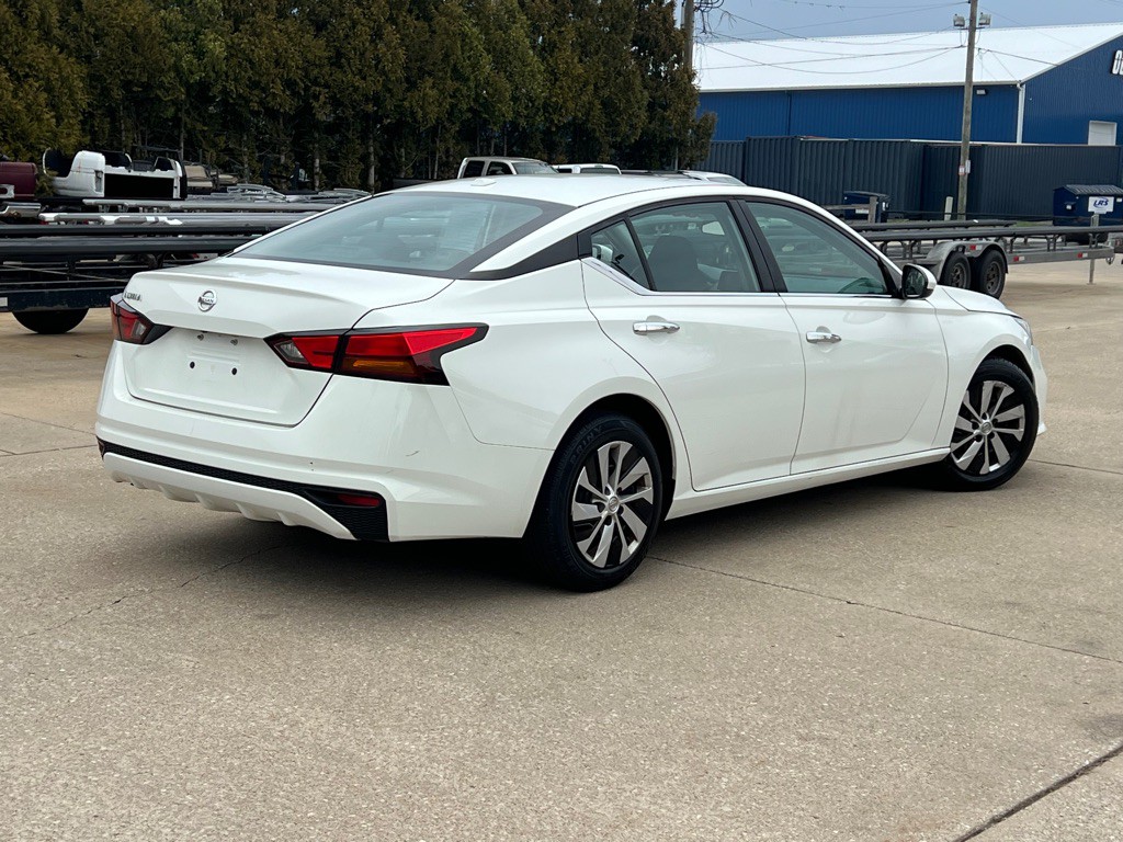 2020 Nissan Altima Image 9