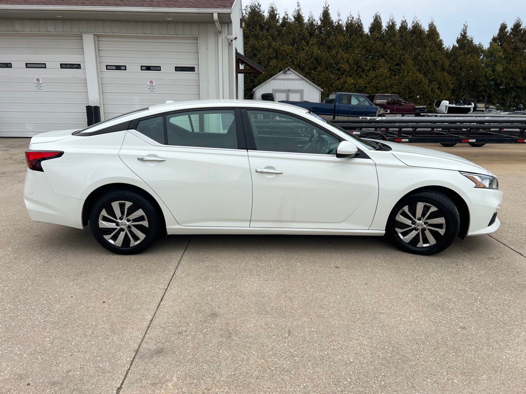 2020 Nissan Altima Image 10