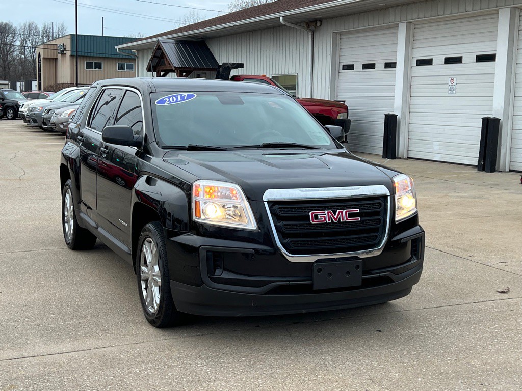 2017 GMC Terrain Image 2