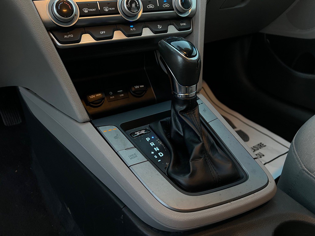 2020 Hyundai Elantra Image 19