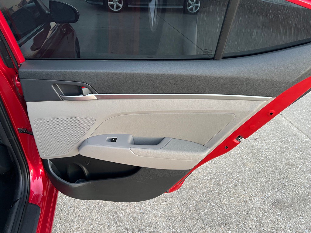 2020 Hyundai Elantra Image 23