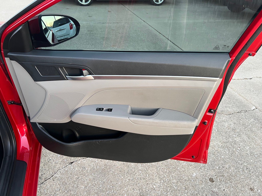 2020 Hyundai Elantra Image 25