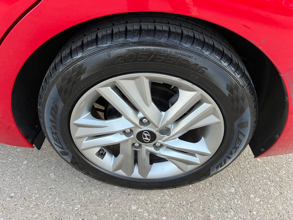 2020 Hyundai Elantra Image 32