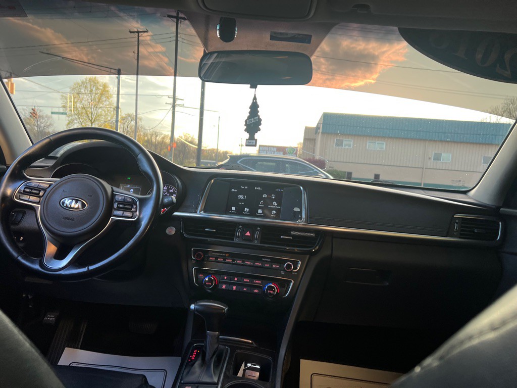 2018 Kia Optima Image 30