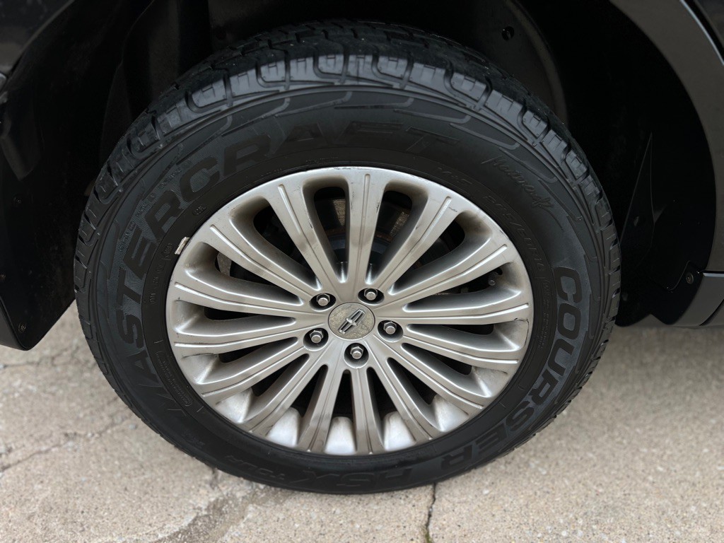 2011 Lincoln MKX Image 16