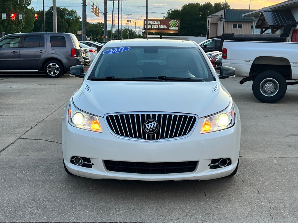 2011 Buick Lacrosse Image 3
