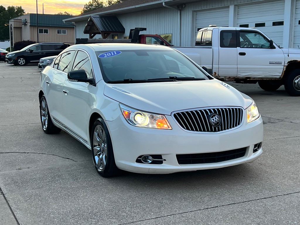 2011 Buick Lacrosse Image 4