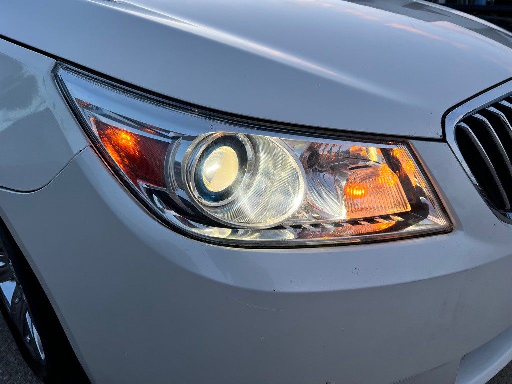 2011 Buick Lacrosse Image 13