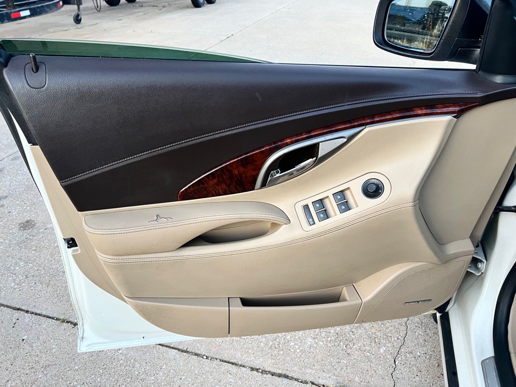2011 Buick Lacrosse Image 14