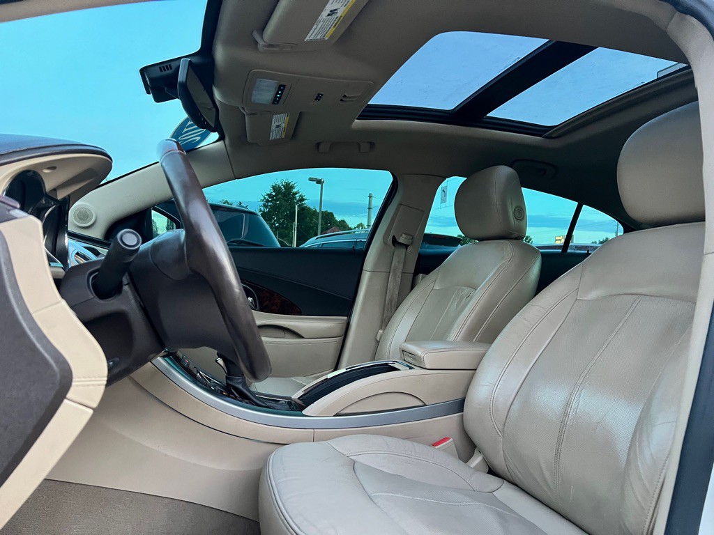 2011 Buick Lacrosse Image 16