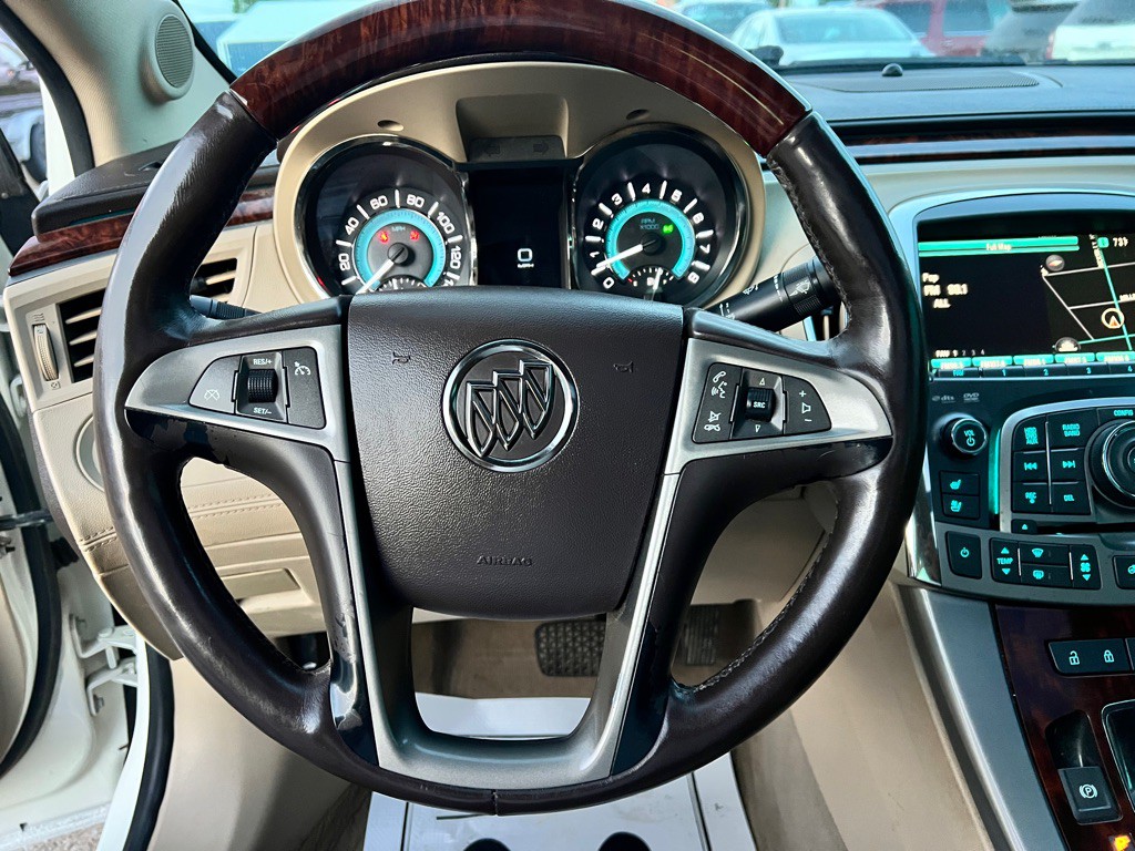 2011 Buick Lacrosse Image 17