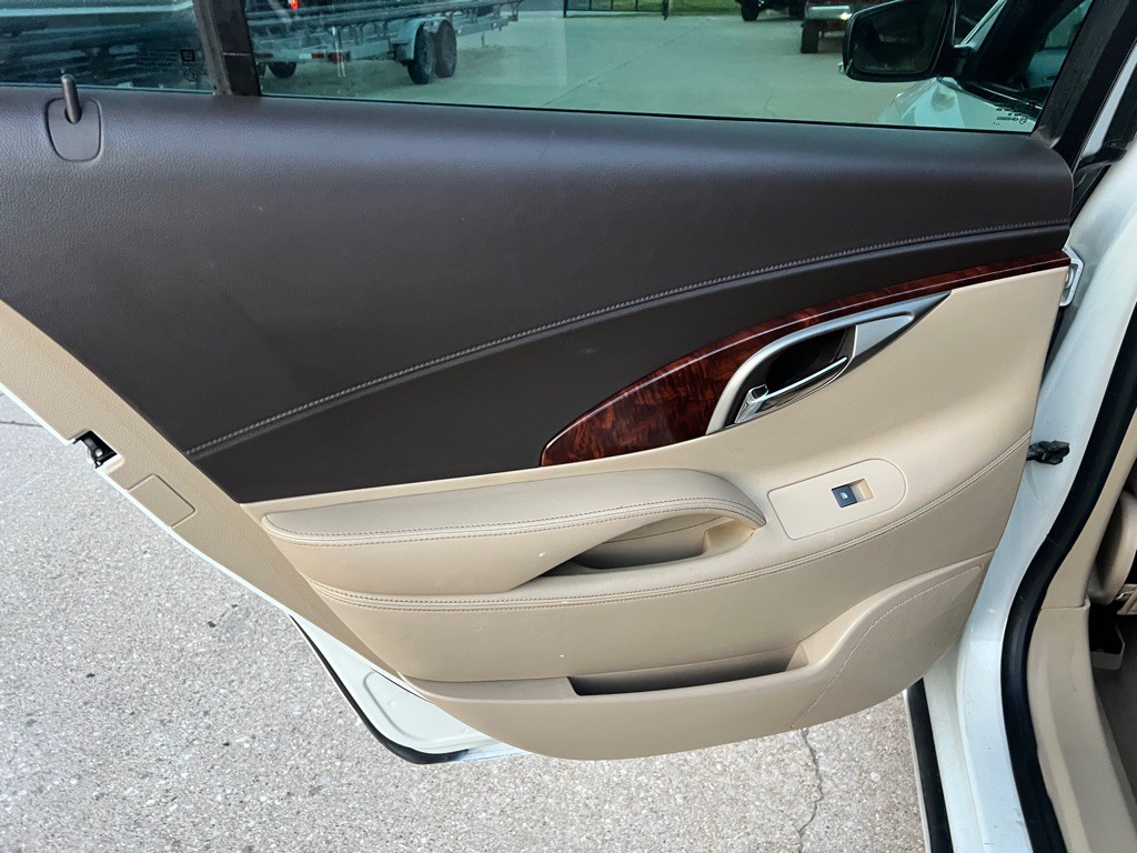 2011 Buick Lacrosse Image 21