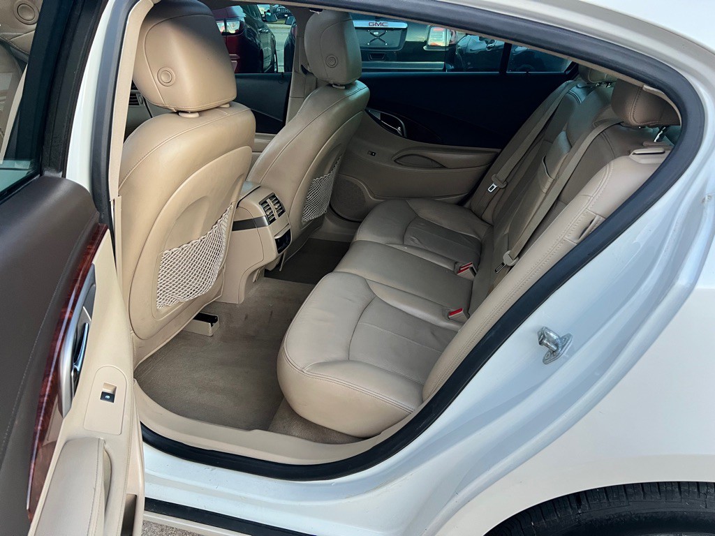 2011 Buick Lacrosse Image 22