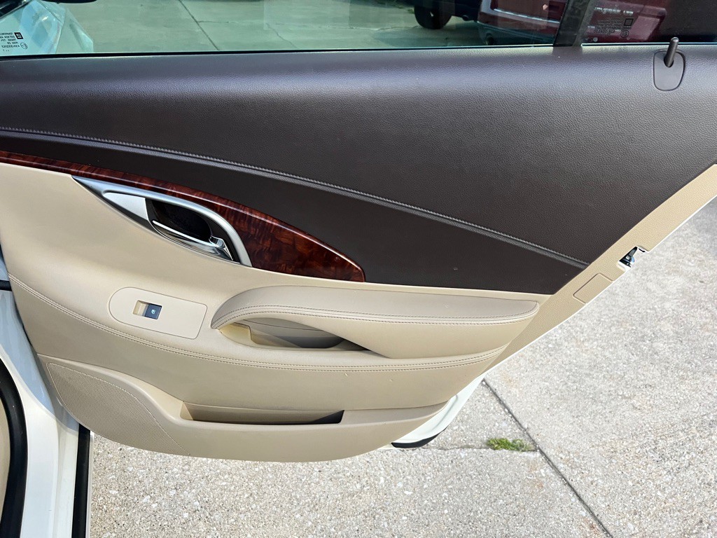 2011 Buick Lacrosse Image 24