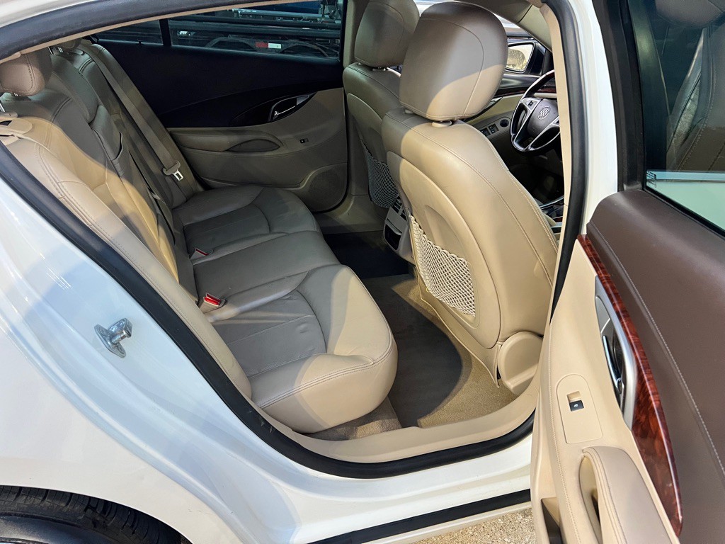 2011 Buick Lacrosse Image 25