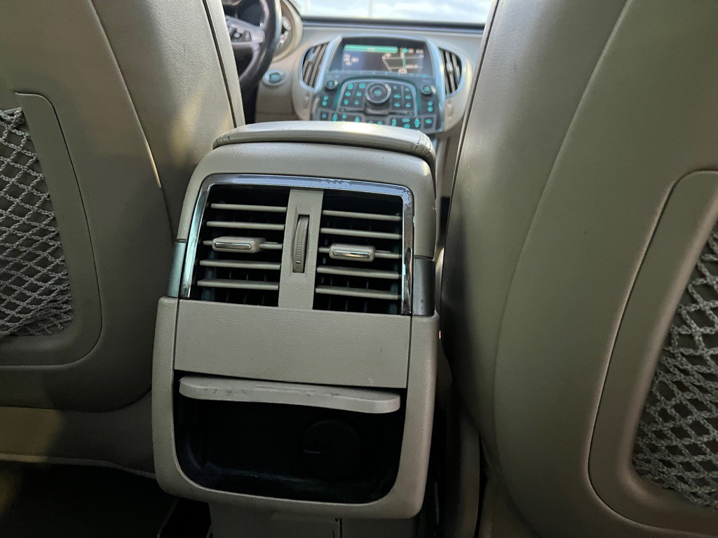 2011 Buick Lacrosse Image 27