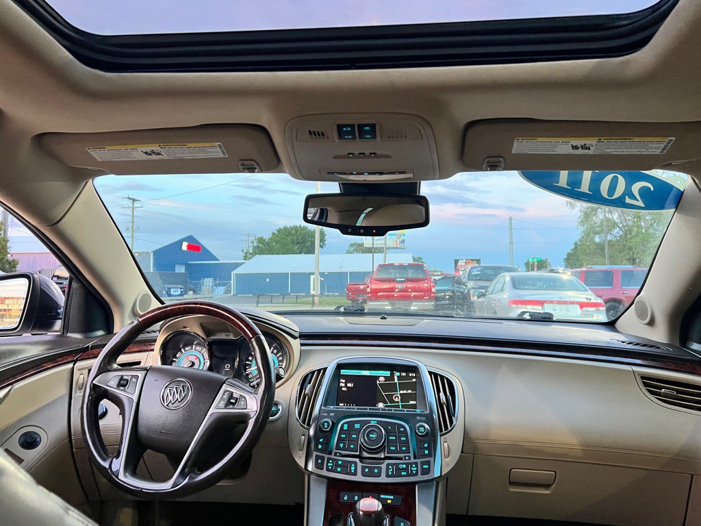 2011 Buick Lacrosse Image 28
