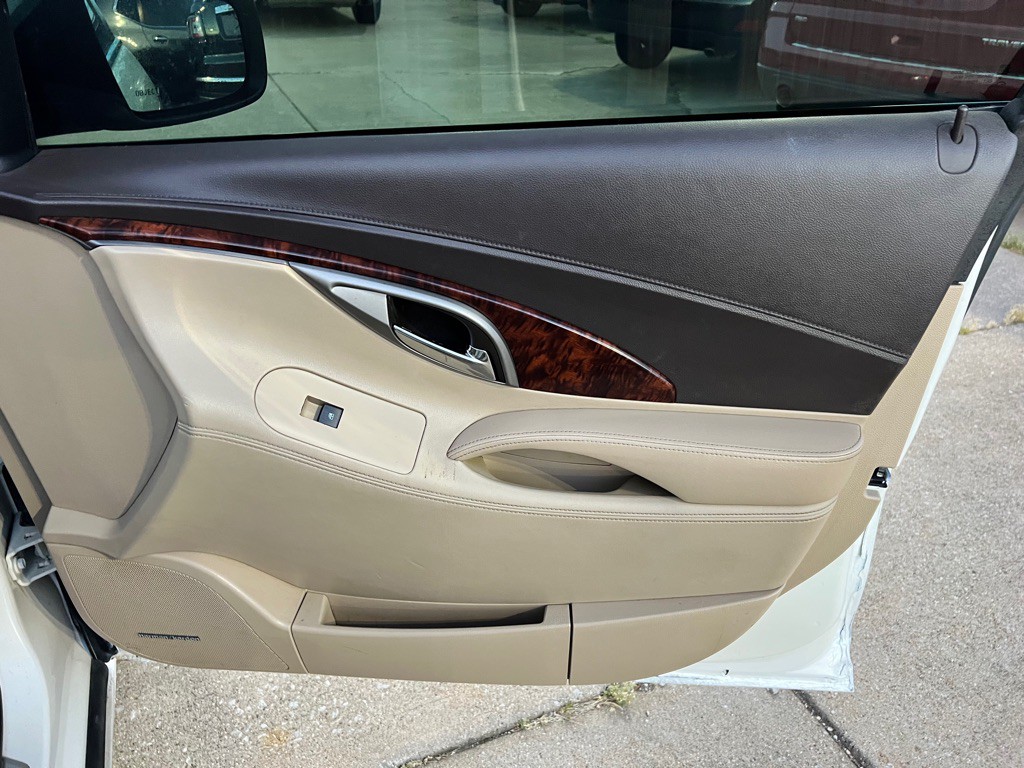 2011 Buick Lacrosse Image 29