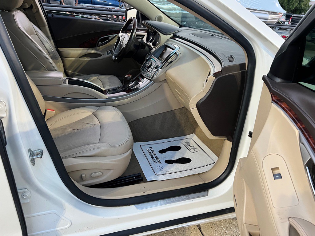 2011 Buick Lacrosse Image 30