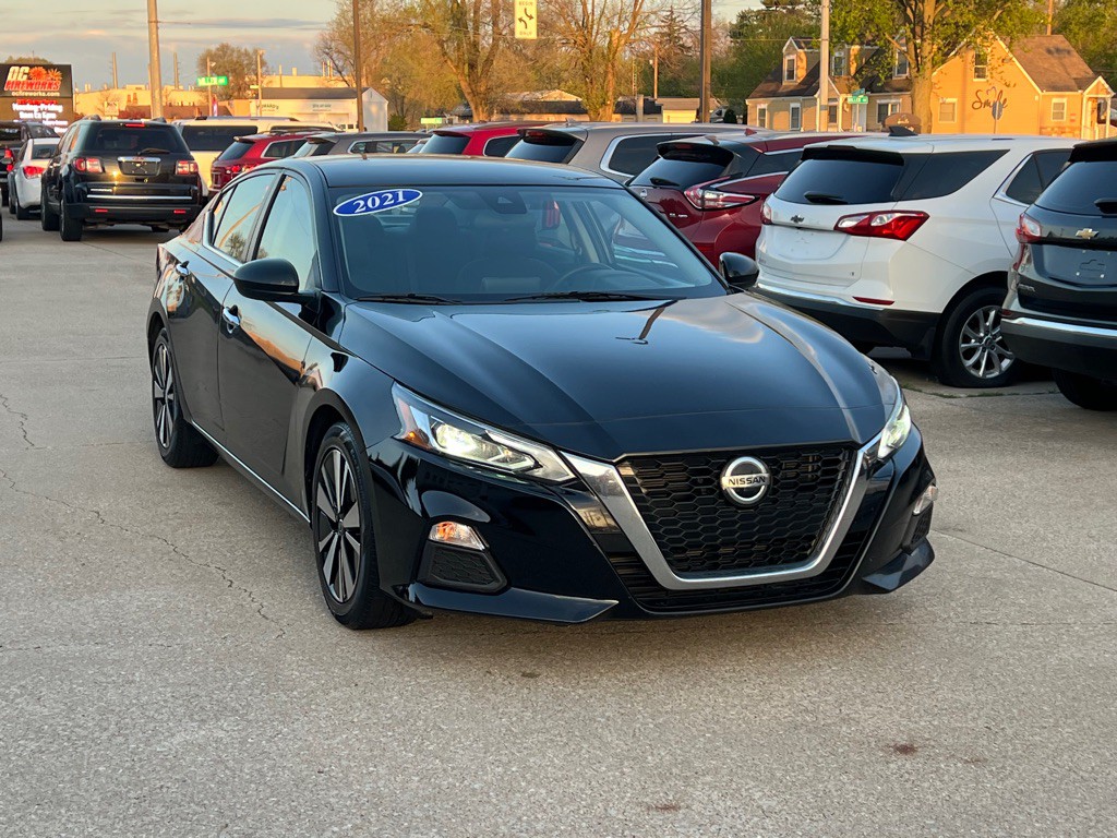 2021 Nissan Altima Image 2