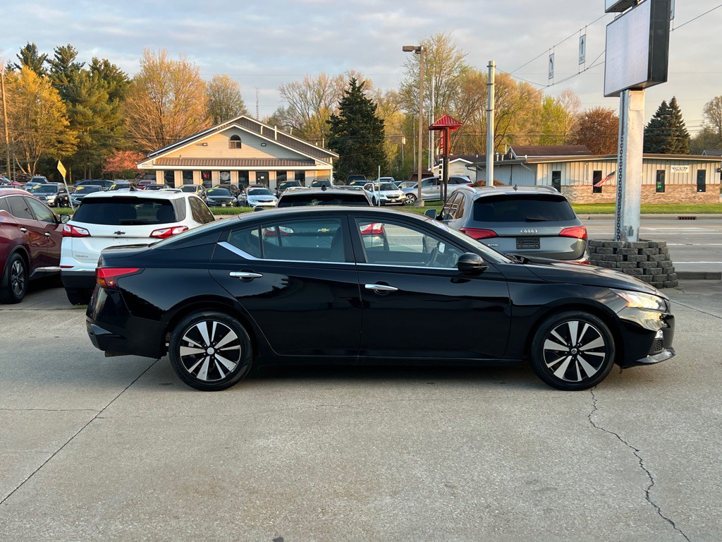2021 Nissan Altima Image 12