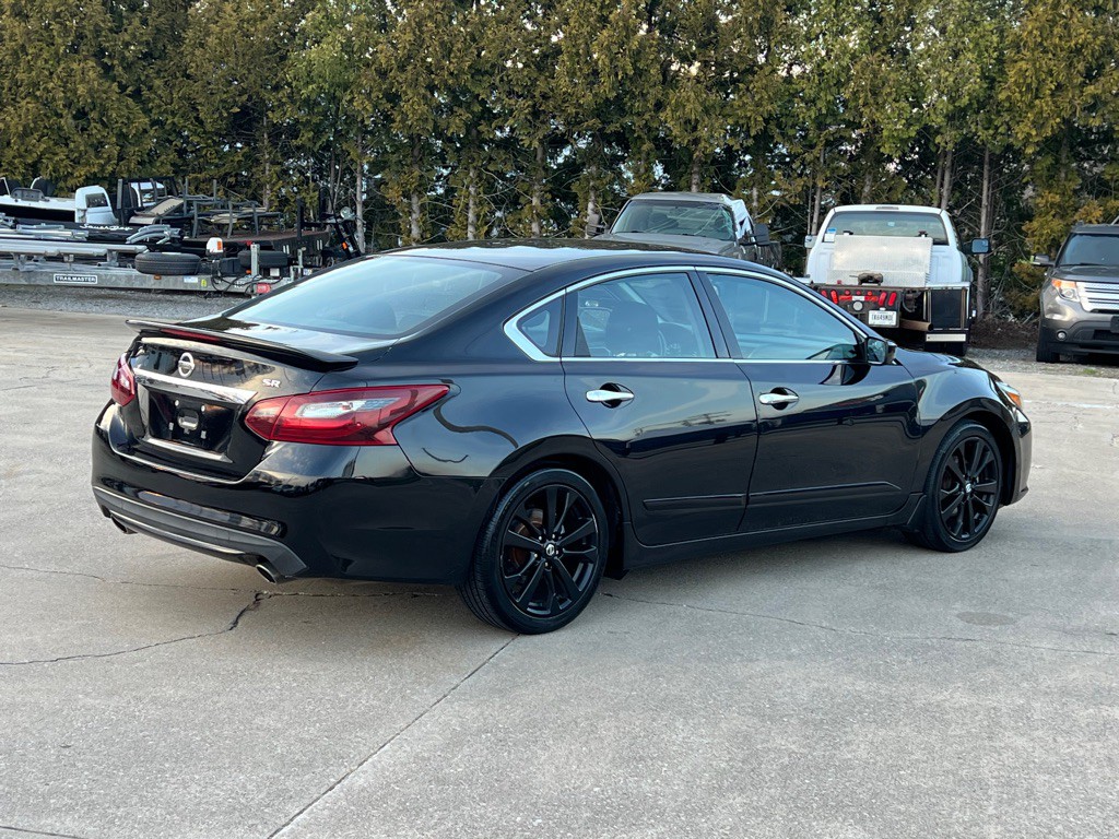 2017 Nissan Altima Image 9
