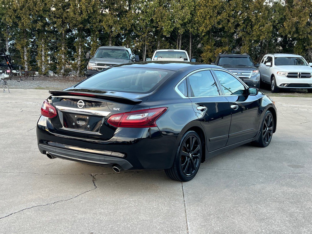 2017 Nissan Altima Image 10