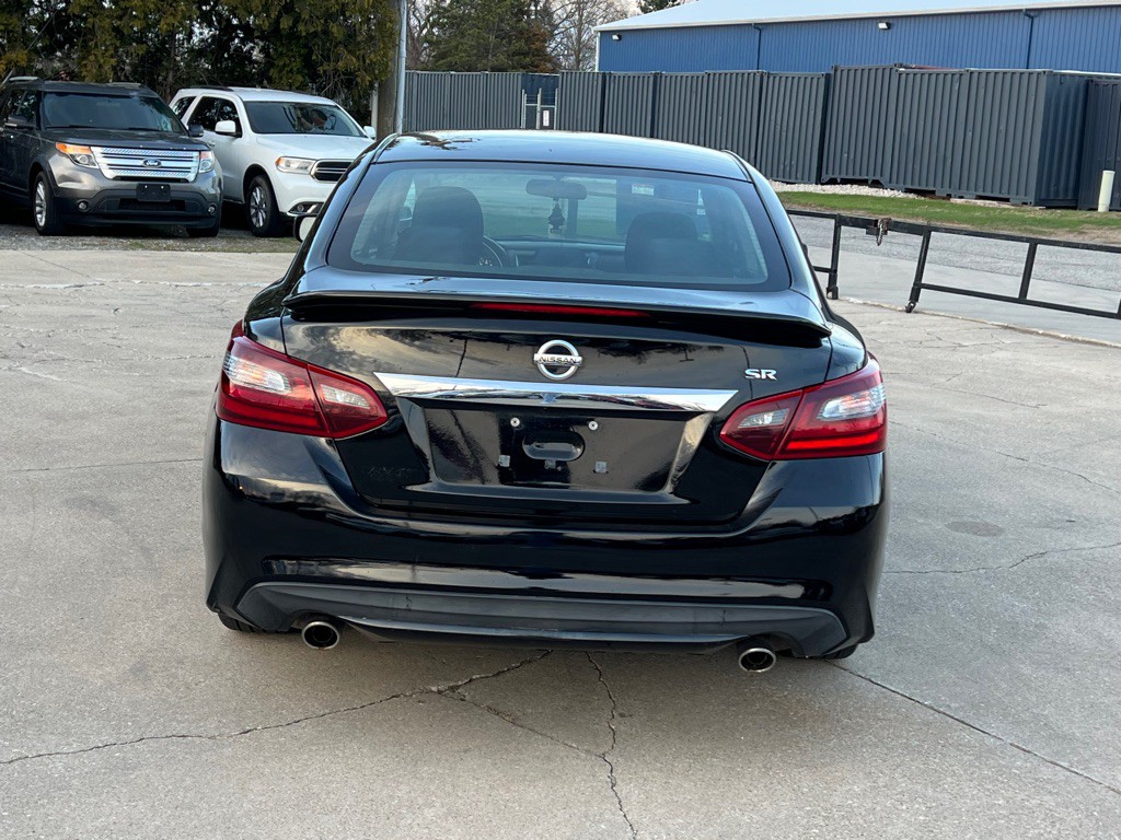 2017 Nissan Altima Image 12