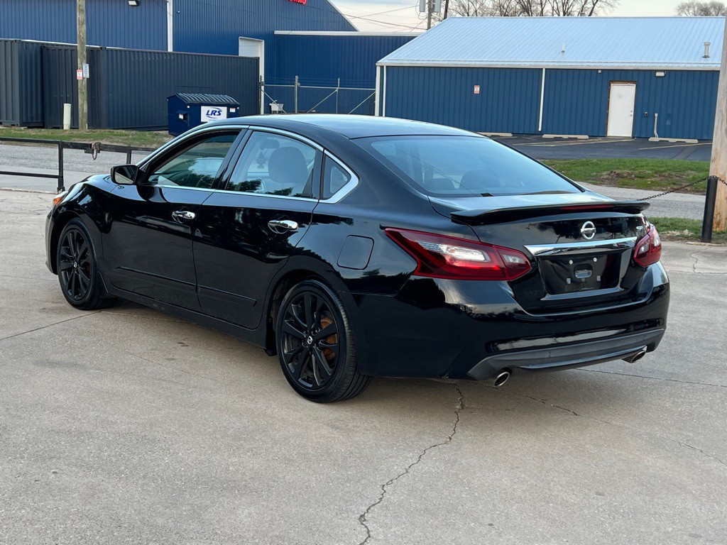 2017 Nissan Altima Image 14