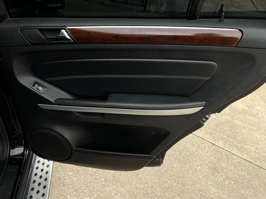 2012 Mercedes-Benz GL-Class Image 35