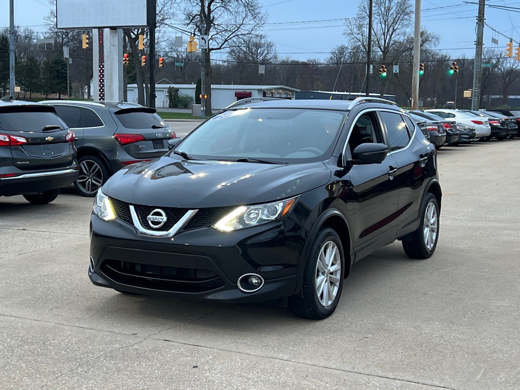 2017 Nissan Rogue Image 1
