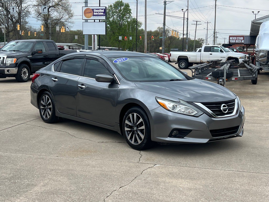 2017 Nissan Altima Image 2