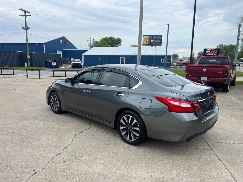 2017 Nissan Altima Image 7