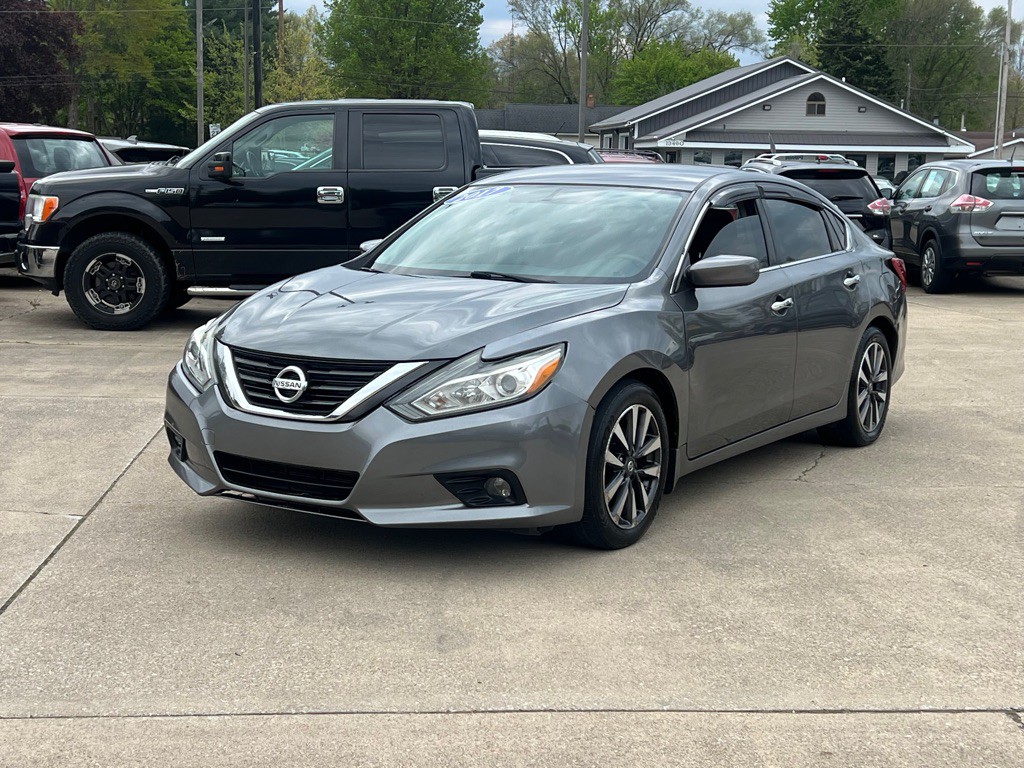 2017 Nissan Altima Image 8