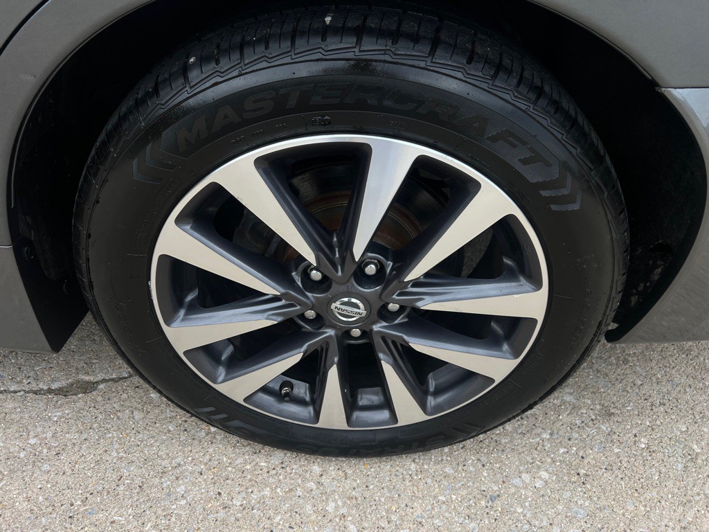 2017 Nissan Altima Image 10