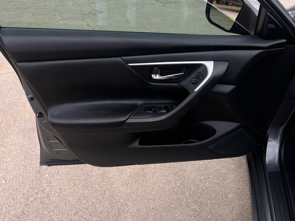 2017 Nissan Altima Image 11