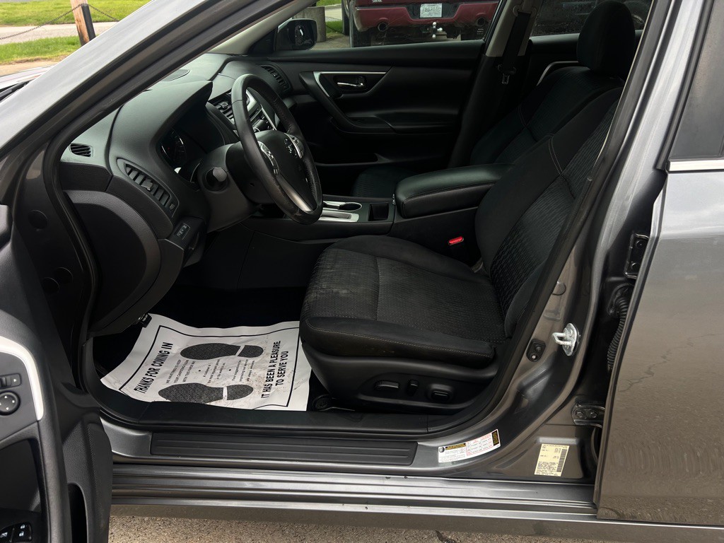 2017 Nissan Altima Image 12