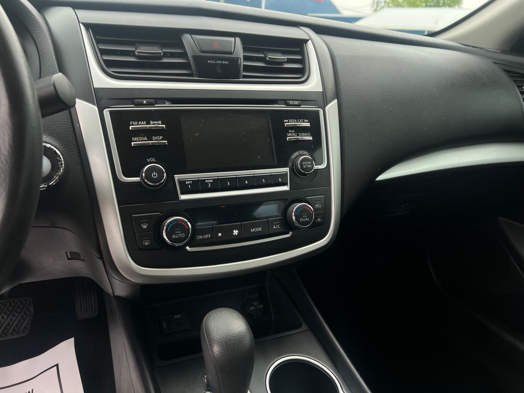 2017 Nissan Altima Image 14