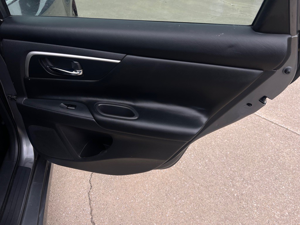2017 Nissan Altima Image 19